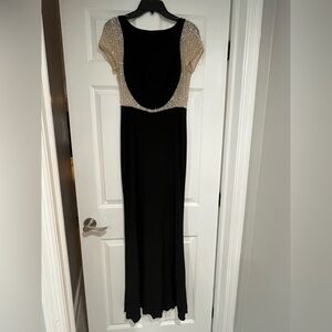 XSCAPE LONG KNIT CAVIAR BEADED SIDES DRESS SIZE 6